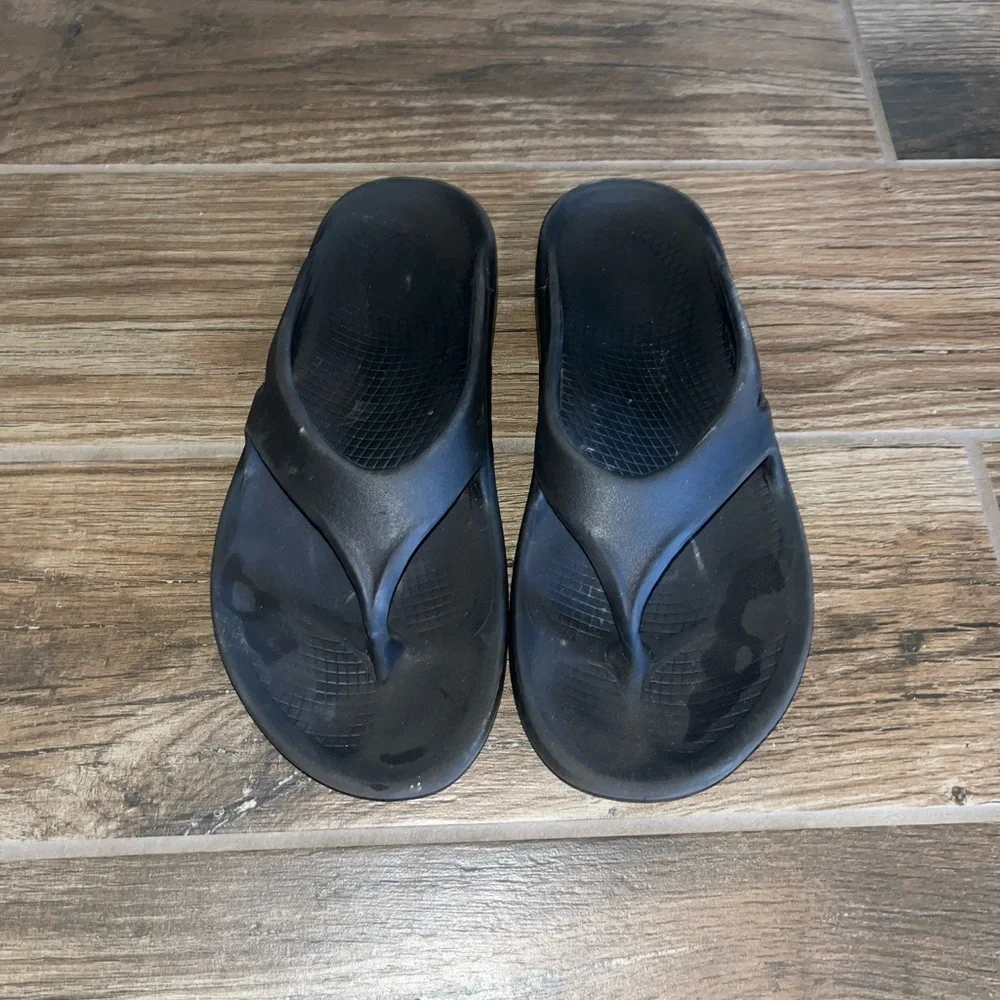 Oofos Ooriginal slip on thong recovery flip flops